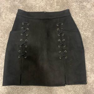 black suede skirt!!